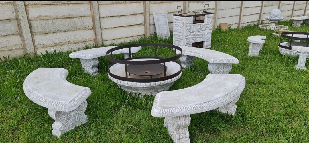 Bushveld Boma XL with matte white concrete, matte black steel parts and 4 big benches